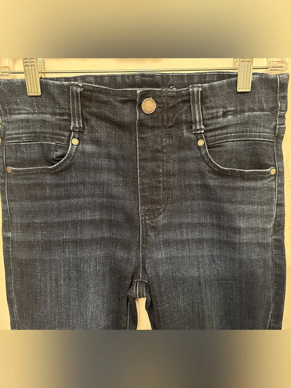 Liverpool Los Angeles 2/26 Cropped Kick Flare Jeans Raw Hem Ankle Slit Dark Wash